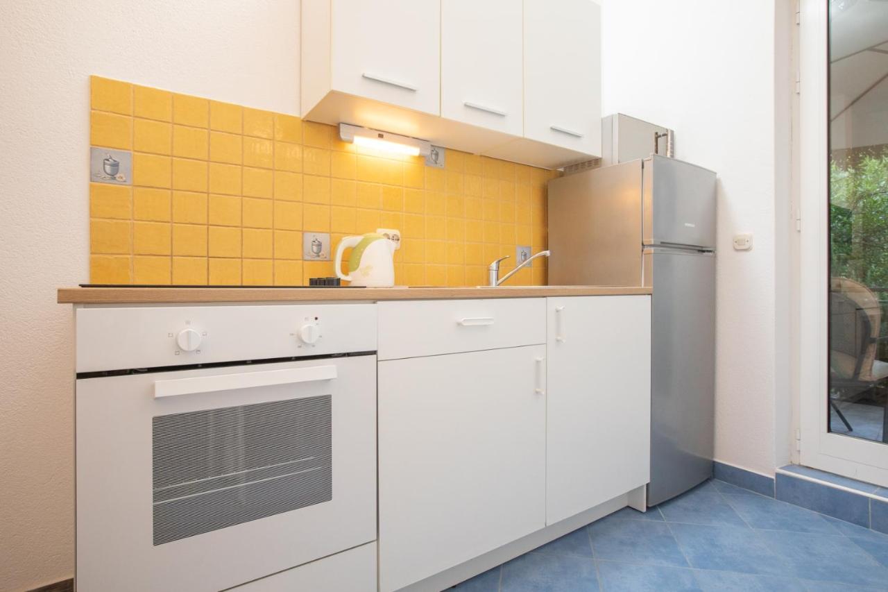 Vega Apartments Podgora Eksteriør billede