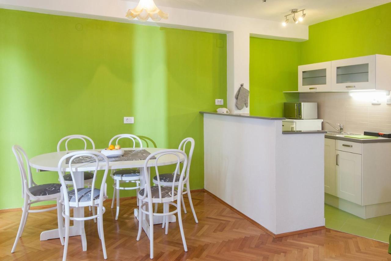 Vega Apartments Podgora Eksteriør billede